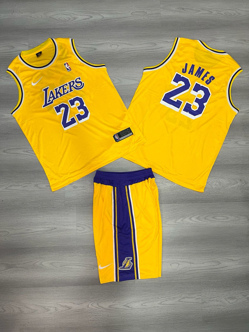 Conjunto Lakers Amarillo, blanco, morado | Vístete como el rey de la cancha
